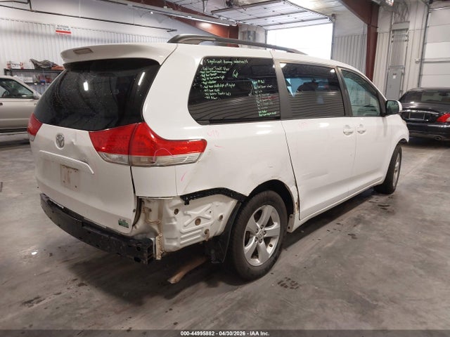Toyota Sienna Le V6 8 Passenger