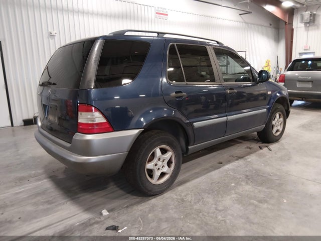 Mercedes-Benz M-Class 320