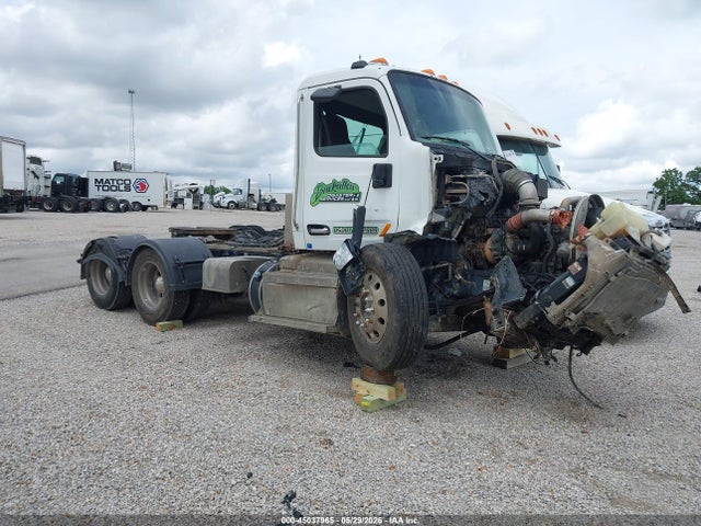 Salvage Peterbilt 579 Image