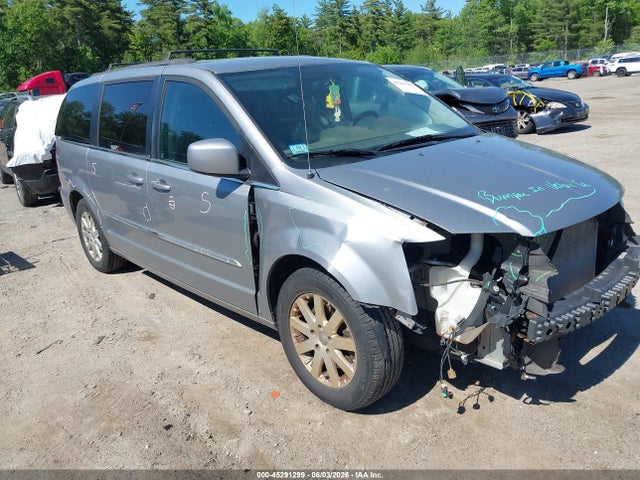 Salvage Chrysler Town & Country Image