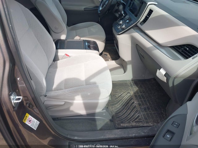Toyota Sienna Le 8 Passenger
