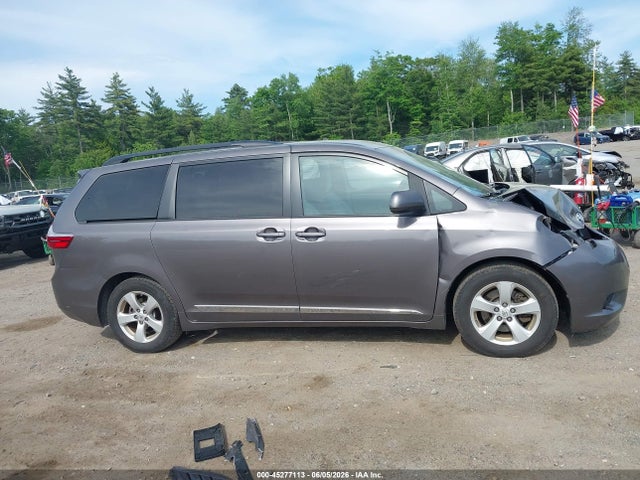 Toyota Sienna Le 8 Passenger