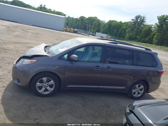 Toyota Sienna Le 8 Passenger