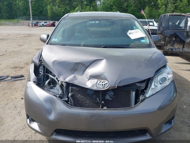 Toyota Sienna Le 8 Passenger