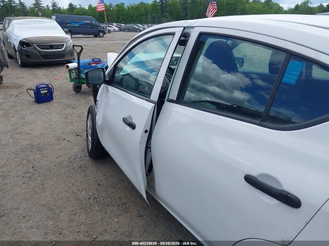 Nissan Versa 1.6 S+