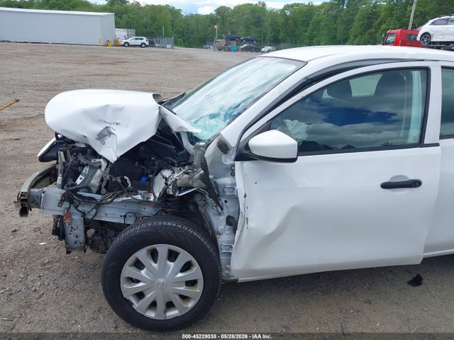 Nissan Versa 1.6 S+