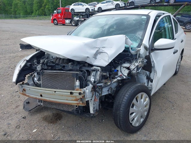 Nissan Versa 1.6 S+