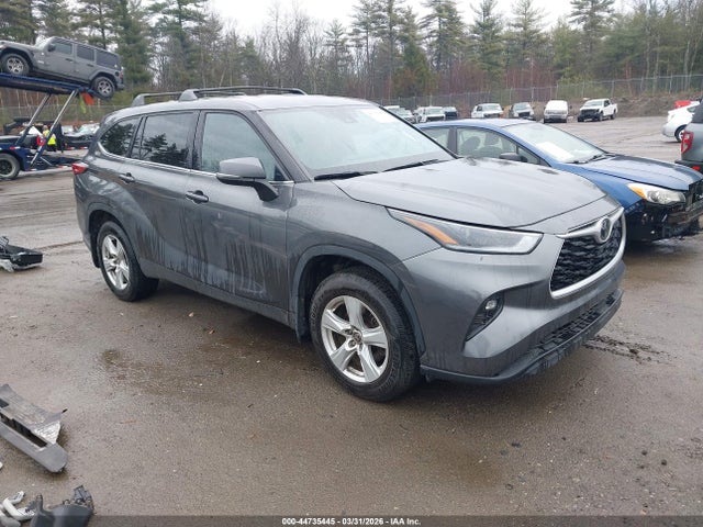 Salvage Toyota Highlander Image