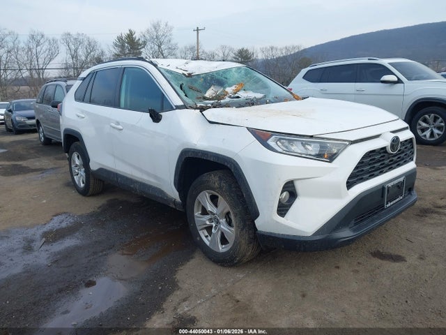 Salvage Toyota RAV4 Image