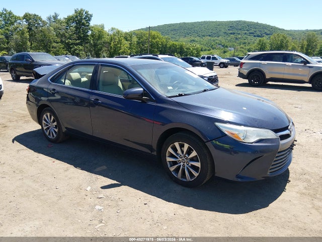 Salvage Toyota Camry Image