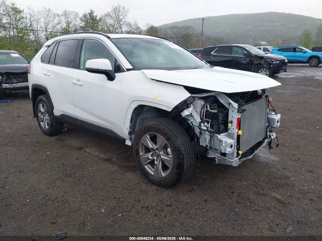 Salvage Toyota RAV4 Image
