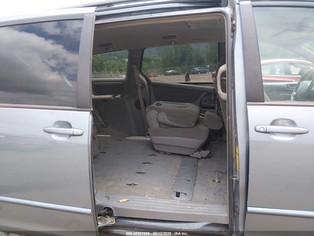 Toyota Sienna Le