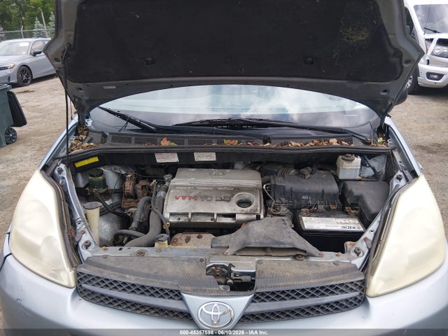 Toyota Sienna Le