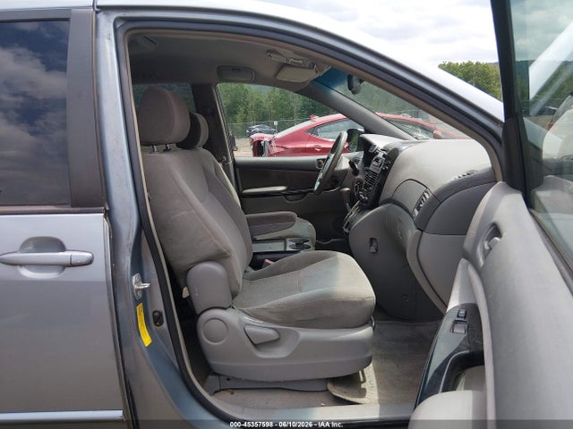 Toyota Sienna Le