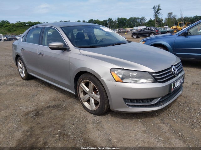Salvage Volkswagen Passat Image