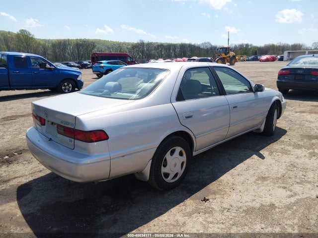 Toyota Camry Le V6
