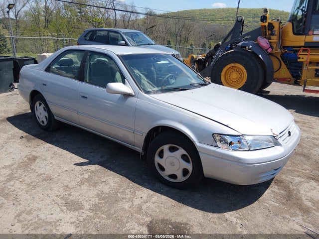 Salvage Toyota Camry Image