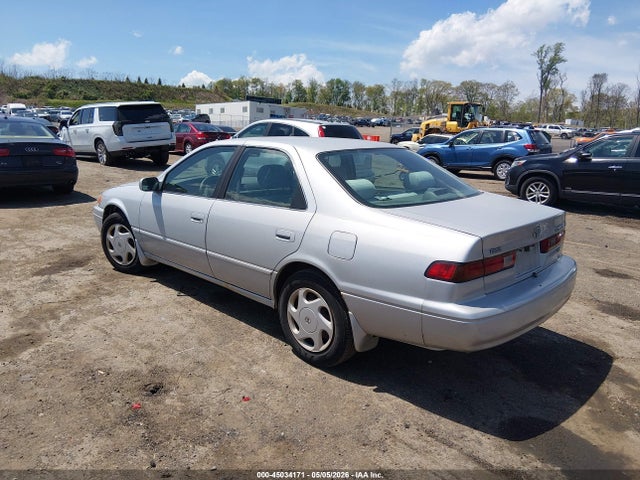 Toyota Camry Le V6