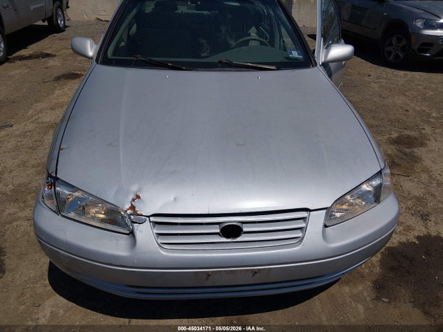 Toyota Camry Le V6