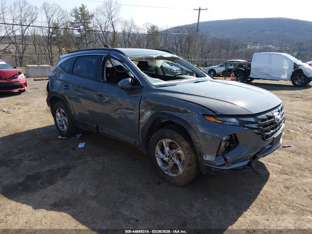Salvage Hyundai TUCSON Image