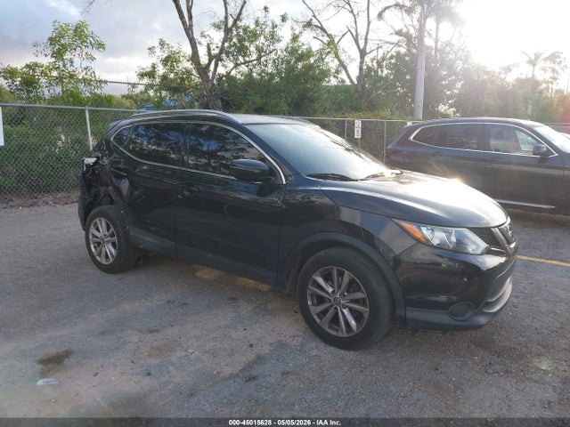 Salvage Nissan Rogue Image
