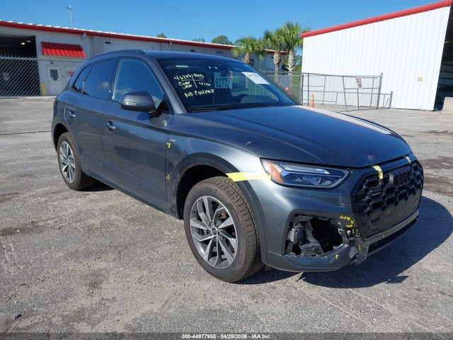 Salvage Audi Q5 Image