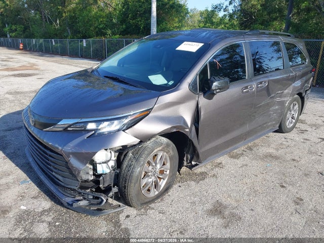 Toyota Sienna Le