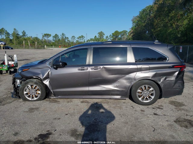 Toyota Sienna Le
