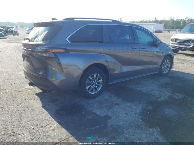Toyota Sienna Le