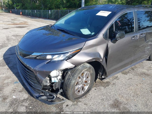 Toyota Sienna Le