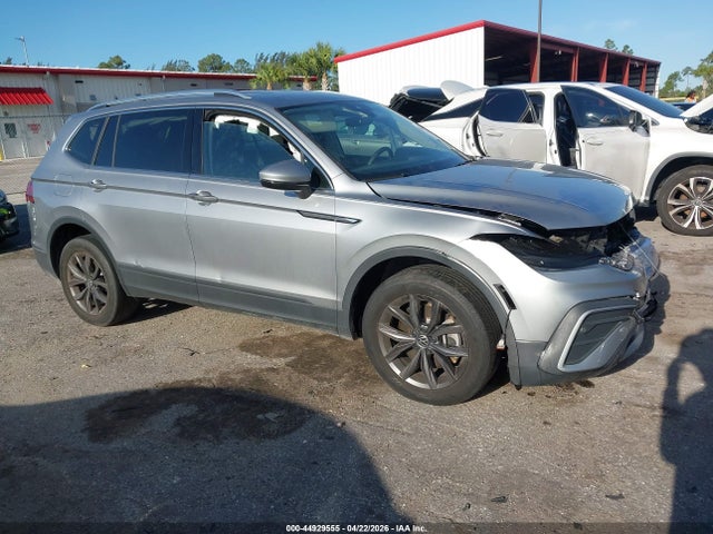 Salvage Volkswagen Tiguan Image