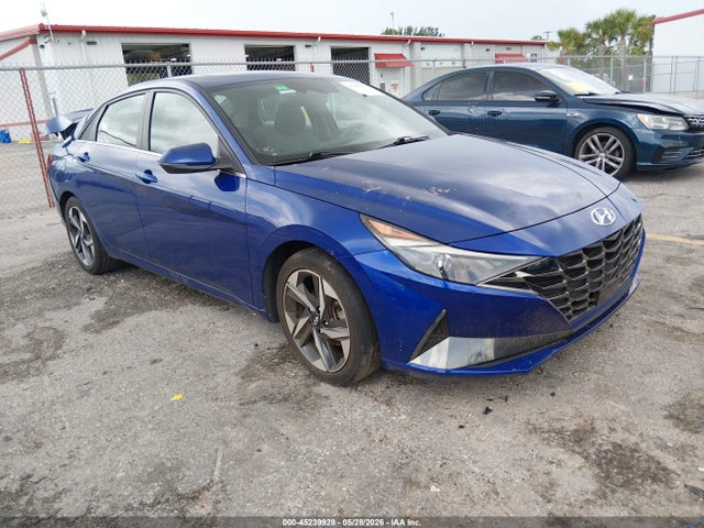 Salvage Hyundai ELANTRA Image