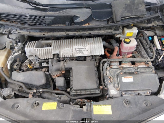 Toyota Prius v Three