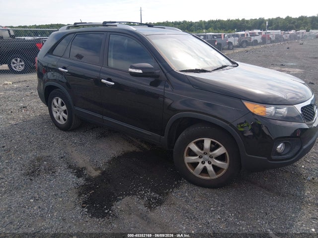 Salvage Kia Sorento Image