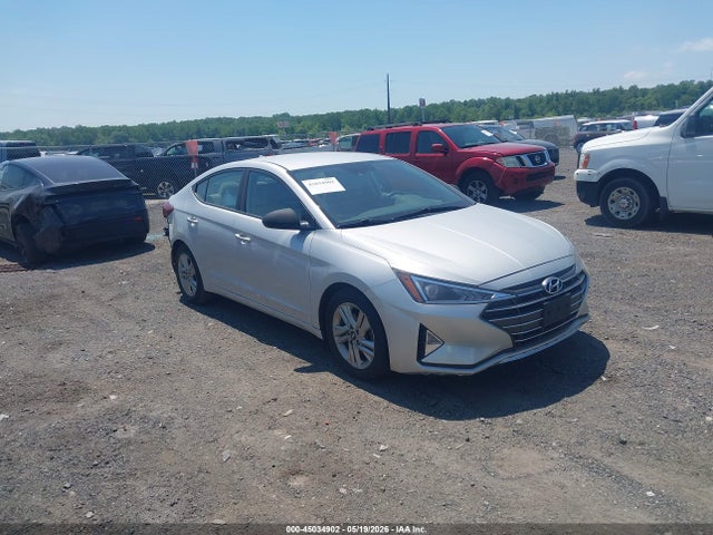 Salvage Hyundai ELANTRA Image