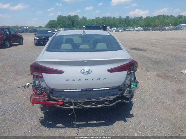 Hyundai ELANTRA Sel