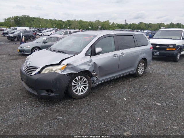 Toyota Sienna Xle V6 8 Passenger