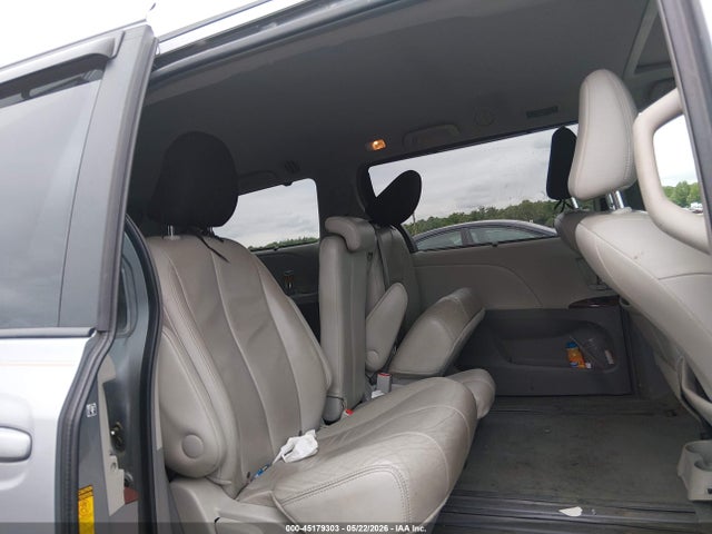 Toyota Sienna Xle V6 8 Passenger