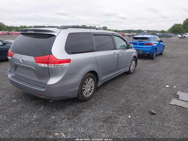 Toyota Sienna Xle V6 8 Passenger