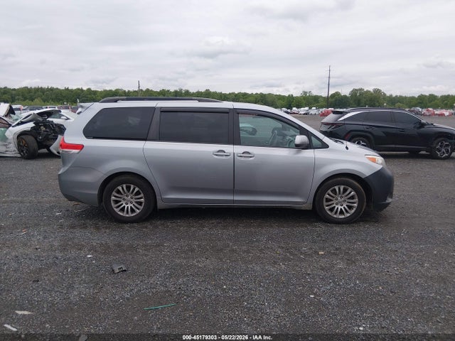 Toyota Sienna Xle V6 8 Passenger