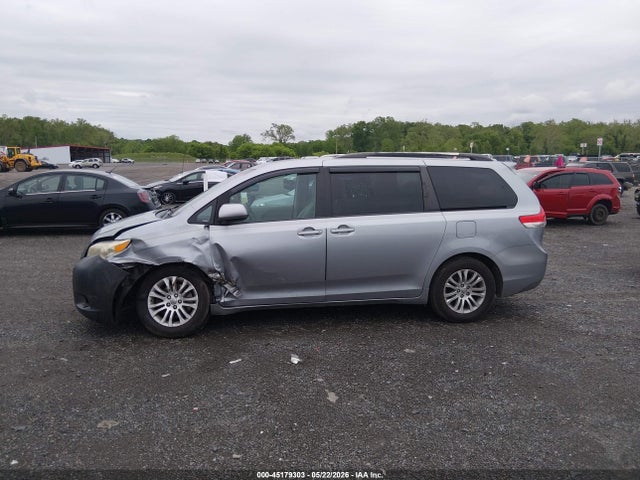 Toyota Sienna Xle V6 8 Passenger