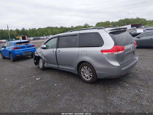 Toyota Sienna Xle V6 8 Passenger