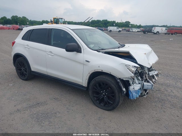 Salvage Mitsubishi Outlander Image