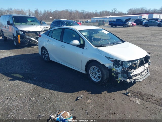 Salvage Toyota Prius Prime Image