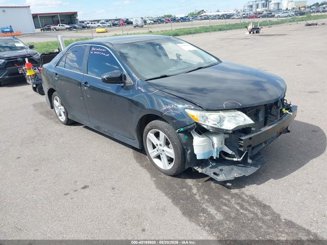Salvage Toyota Camry Image