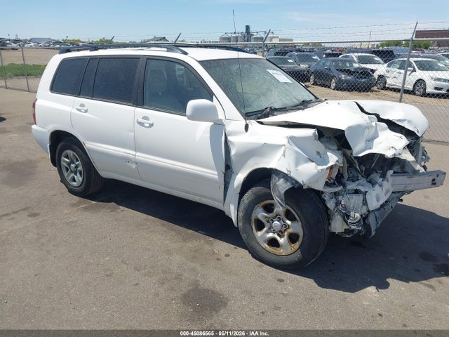 Salvage Toyota Highlander Image
