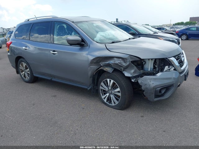 Salvage Nissan Pathfinder Image