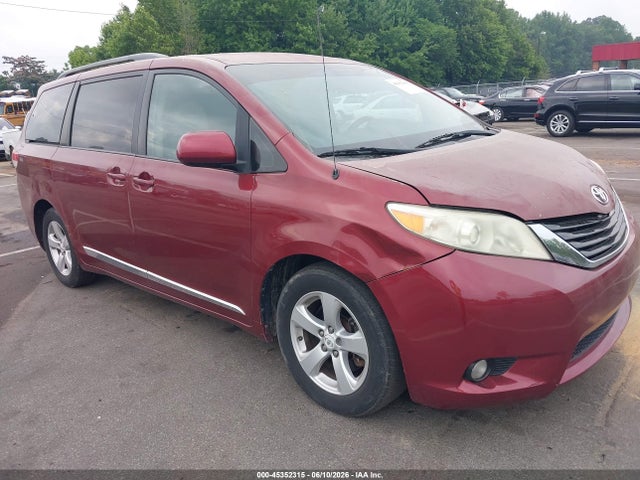 Toyota Sienna Le V6