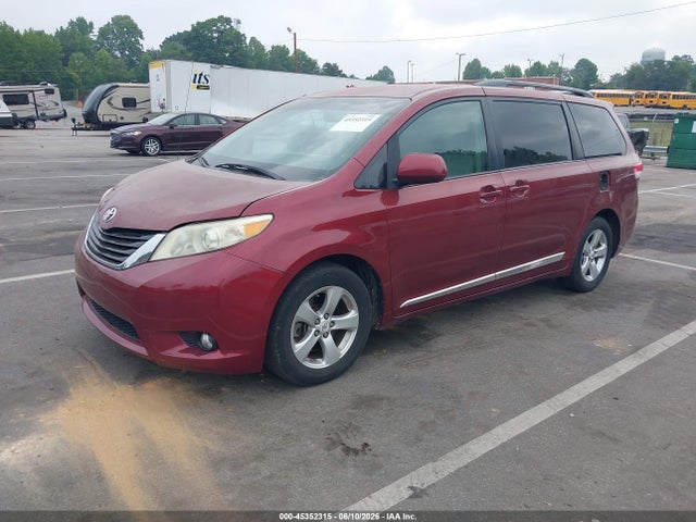 Toyota Sienna Le V6