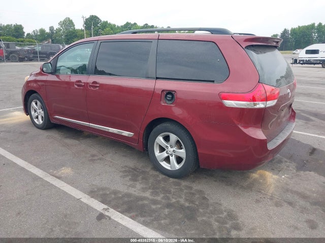 Toyota Sienna Le V6